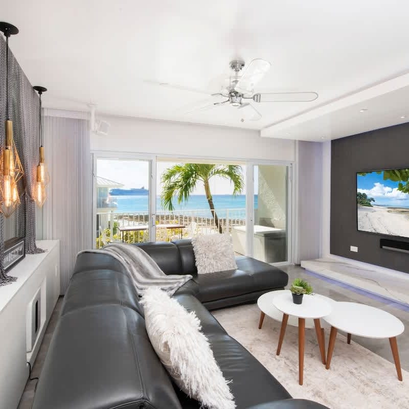 Grape Tree #10 - Luxe 2BR Ocean View Condo on Seven Mile Beach