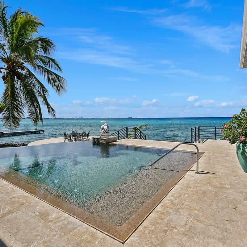 Seven Mile View #4 - 2 BR Oceanfront Condo & Pool