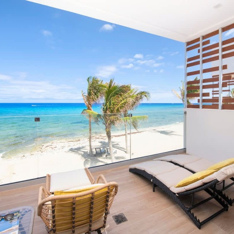 Silver Reef #2 - 2 BR LUXE Oceanfront & Pool