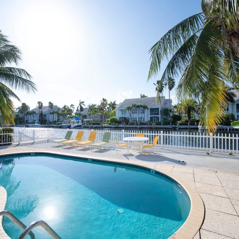 Snug Harbour View #1 – 1BR Canal‑Front Condo by Seven Mile Beach