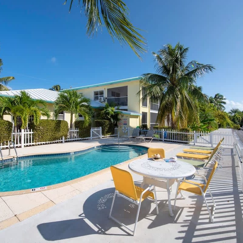 Snug Harbour View #4 – 1BR Canal Front Condo by Seven Mile Beach