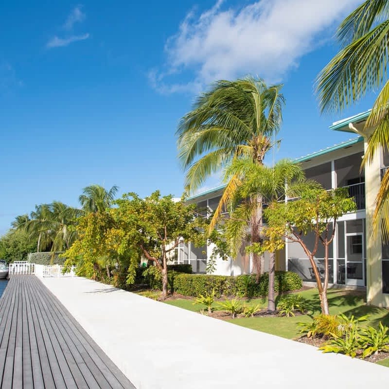 Snug Harbour View #5 – 1BR Canal Front Condo by Seven Mile Beach