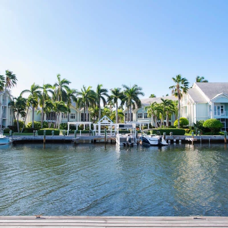 Snug Harbour View #7 – 2BR Canal Front Condo by Seven Mile Beach