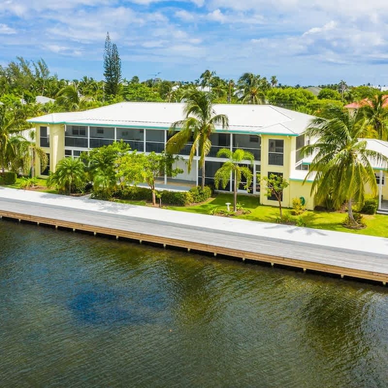 Snug Harbour View #9 – 2BR/2BA Canal Front Condo by Seven Mile Beach