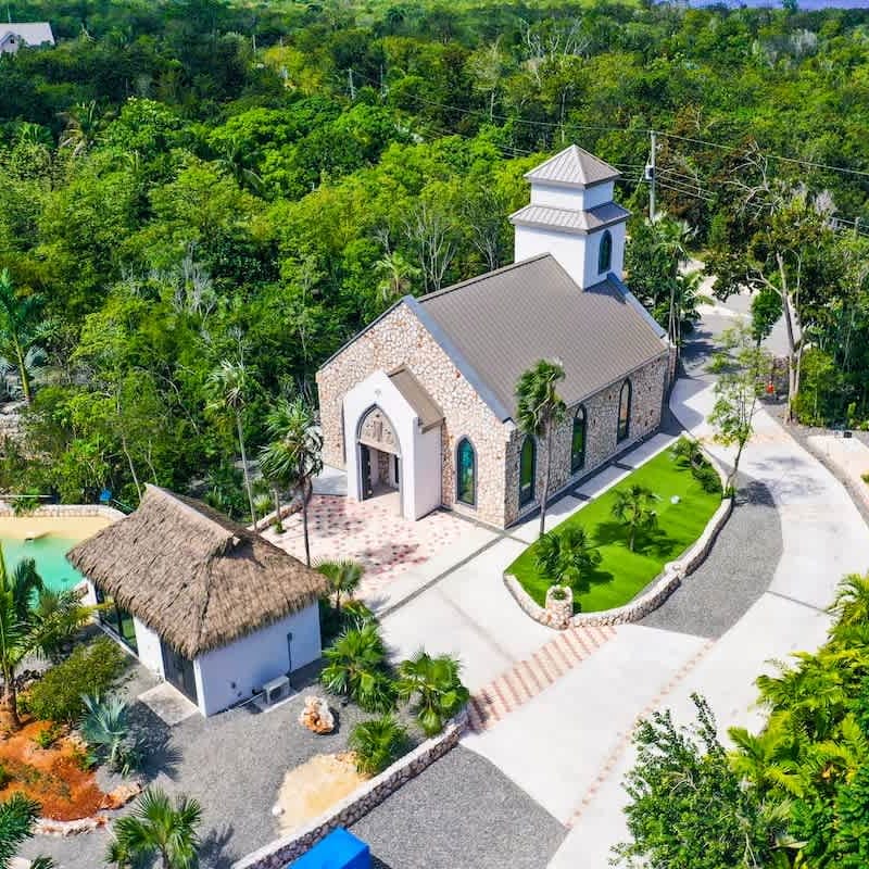 The Mastic Cottage Collection | 7BR Estate on North Side